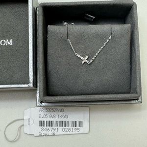 Bony Levi White gold + diamond 2 sides sideways cross necklace
